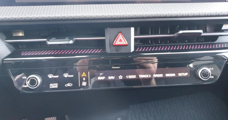 Kia EV6 cena 239900 przebieg: 11100, rok produkcji 2023 z Strzelin małe 379